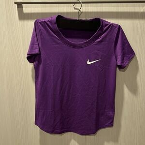 NWT Nike dry fit The Nike Tee youth size Medium purple